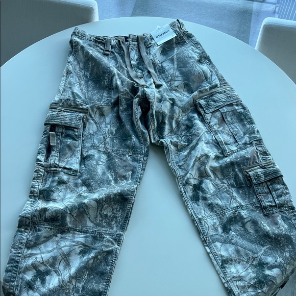 Abercrombie & Fitch Gray Camouflage Cargo Pants